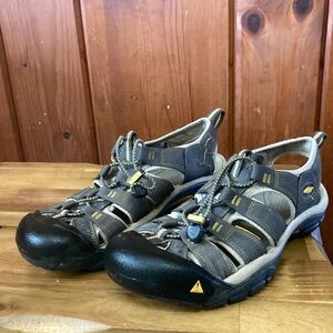 Mens Keens, good condition